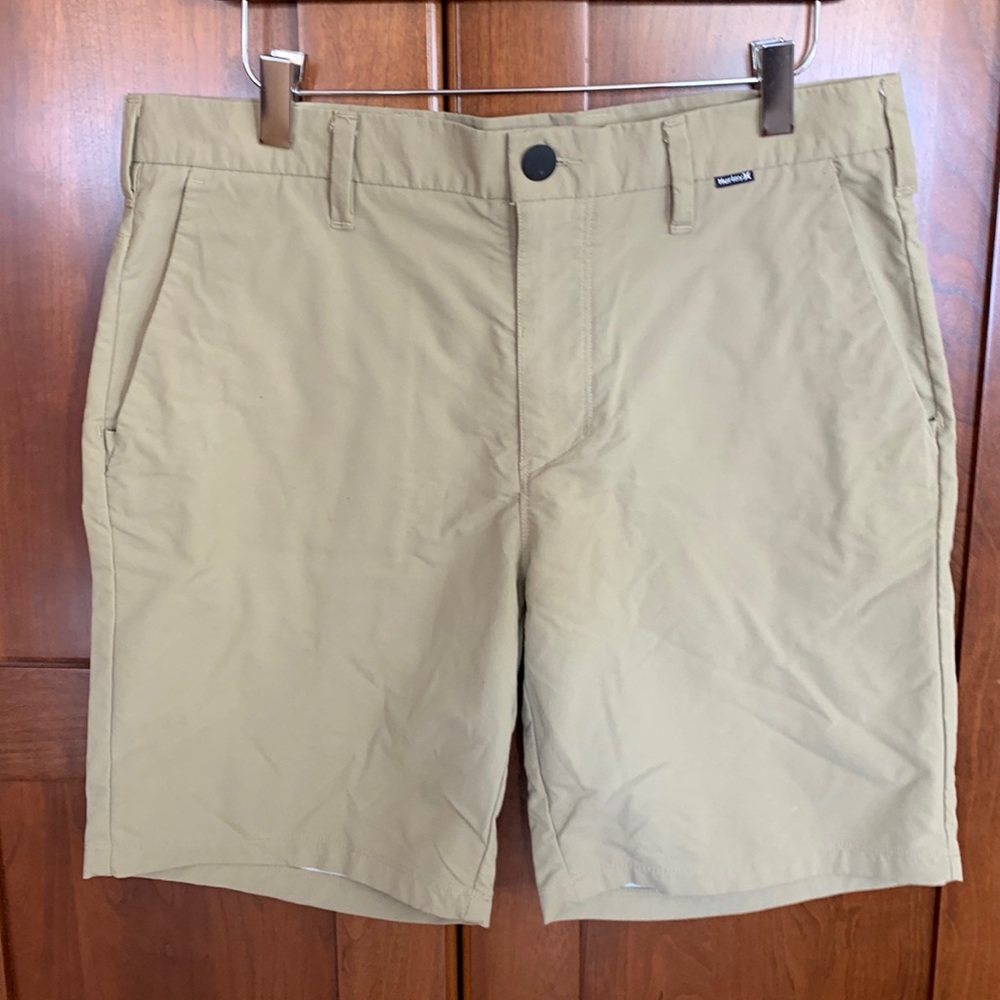 Nike dry fit tan shorts size 32